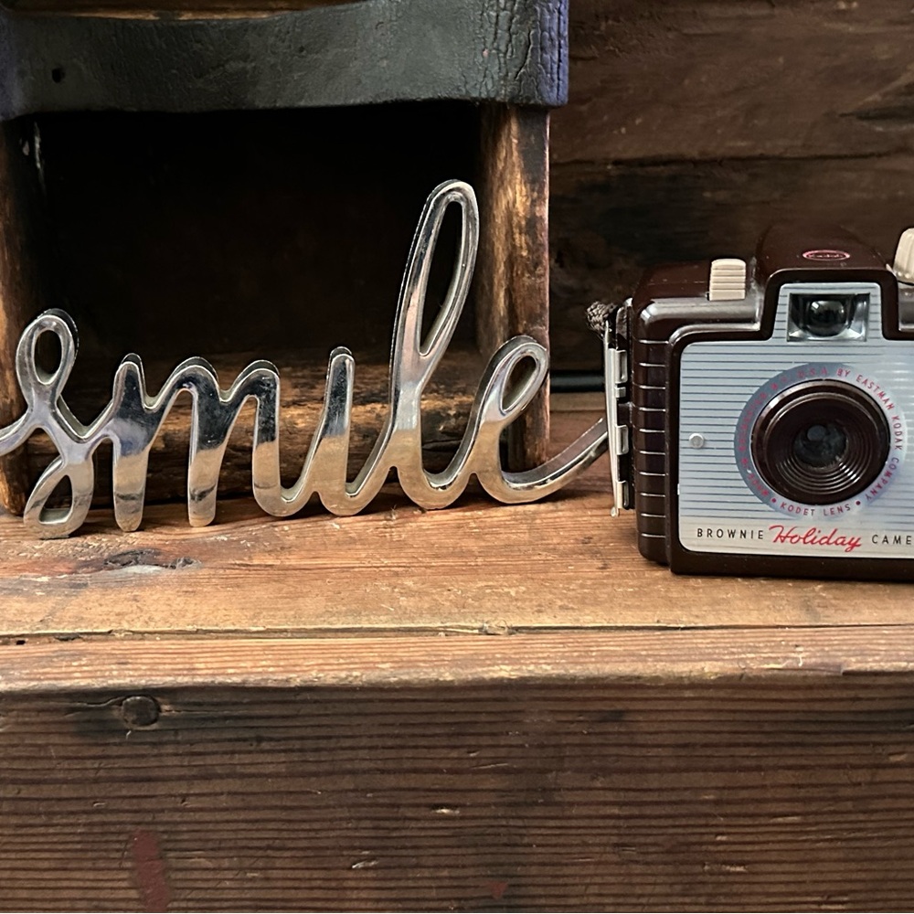 Vintage Antique Kodak
Brownie Holiday Flash Camera, Brown Bake Lite Body